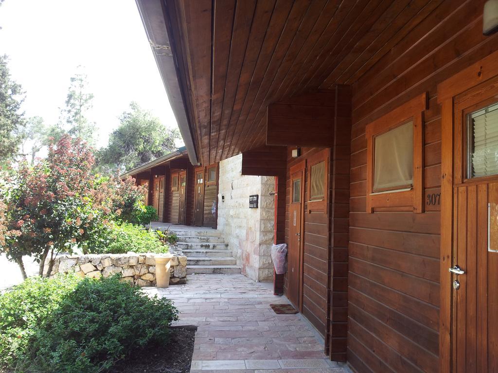 Logos In 3* Yad Hashmona